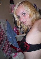 Блондинка отодвигает нижнее белье и делает селфи пикантных мест 12 фото Блондинка отодвигает нижнее белье и делает селфи пикантных мест 12 фото