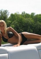 Белокурая гимнастка на кровати ласкает пальчиком свою щель 3 фото Белокурая гимнастка на кровати ласкает пальчиком свою щель 3 фото