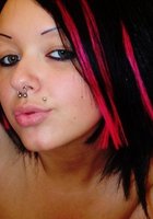 Девушка эмо с большими дойками делает селфи, сося пальчик 5 фото Девушка эмо с большими дойками делает селфи, сося пальчик 5 фото