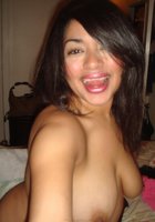 Азиатка обнажила дойки для селфи 9 фото Азиатка обнажила дойки для селфи 9 фото