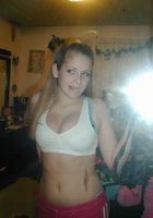 Селфи студенток с милыми лицами перед зеркалом 11 фото