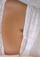 Классная телочка ласкает возбужденный клитор 5 фото