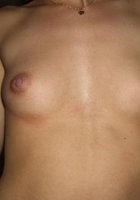 Молодожены развлекаются в спальной комнате 2 фото