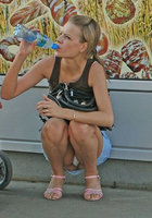 Красивые цыпочки вышли на прогулку по городу 9 фото Красивые цыпочки вышли на прогулку по городу 9 фото