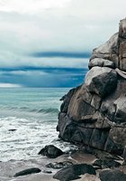 Красотка из Playboy позирует голая на море и пляжных скалах 12 фото Красотка из Playboy позирует голая на море и пляжных скалах 12 фото