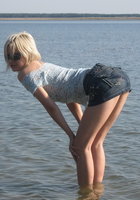 Откровенная блондинка демонстрирует свои способности 16 фото Откровенная блондинка демонстрирует свои способности 16 фото