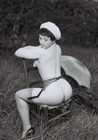 Роскошные женщины позируют в чулочках 9 фото Роскошные женщины позируют в чулочках 9 фото