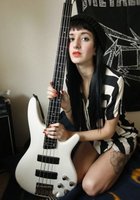 Басистка отложила гитару в сторону, чтобы устроить эротическое шоу 17 фото Басистка отложила гитару в сторону, чтобы устроить эротическое шоу 17 фото