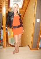 Стройная красотка сосет тонкий член 17 фото