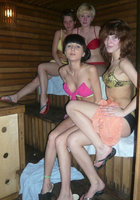 Девушки в сауне здорово повеселились 4 фото Девушки в сауне здорово повеселились 4 фото