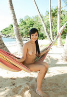 Азиатка приехала позагорать на экваториальном курорте 10 фото Азиатка приехала позагорать на экваториальном курорте 10 фото