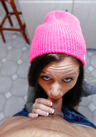 Милаха в розовой шапке сосет перед камерой 2 фото Милаха в розовой шапке сосет перед камерой 2 фото