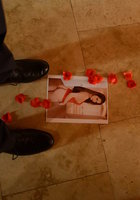 Привлекательная девушка получила член в свою тугую попку 2 фото