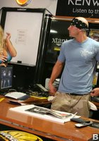 Страстные девки в бикини помыли машину и удовлетворили владельца 7 фото Страстные девки в бикини помыли машину и удовлетворили владельца 7 фото