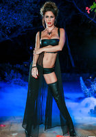 Длинноногая давалка с большими сиськами засунула палец в вагину 2 фото Длинноногая давалка с большими сиськами засунула палец в вагину 2 фото