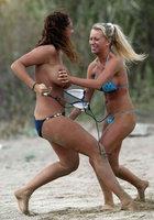 Современные телки светят голыми сиськами в публичных местах и дома 19 фото Современные телки светят голыми сиськами в публичных местах и дома 19 фото