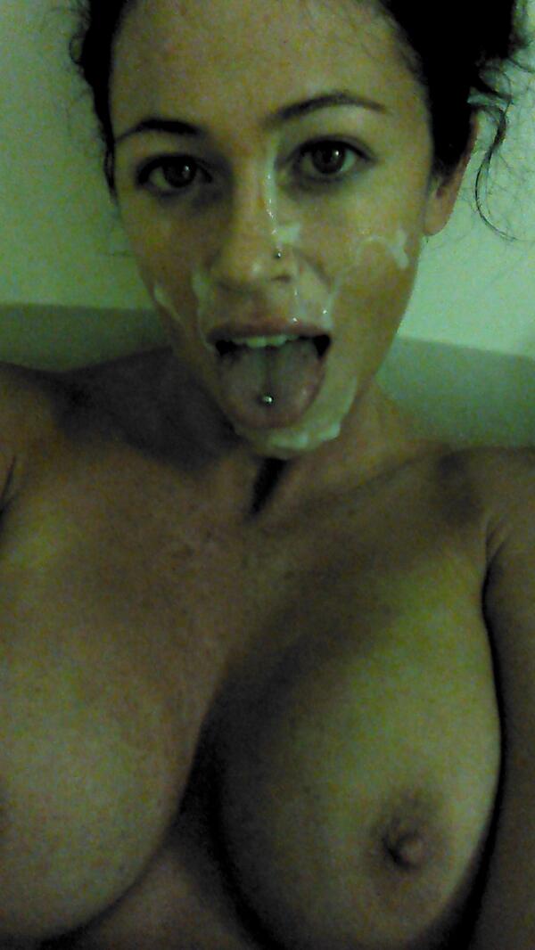 Молодые шкуры показывают лица и голые тела в сперме 17 фотография