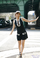 Yuma Asami прогулялась по городу, а затем показала партнеру стриптиз возле окна 4 фото Yuma Asami прогулялась по городу, а затем показала партнеру стриптиз возле окна 4 фото